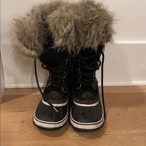 Sorel snow boots barely worn